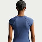 Dámské přiléhavé žebrované tričko Nike Sportswear Chill Knit s krátkým rukávem