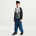 Chamarra Repel con gorro para niños talla grande Nike Sportswear Windrunner