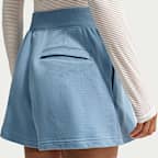 Shorts Nike Studio plisados de tiro alto para mujer y tejido Fleece ligero "French Terry"