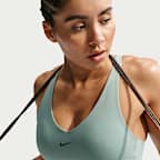 Nike Universa sports-BH med innlegg og middels støtte til dame