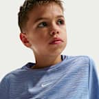 Κοντομάνικη μπλούζα Dri-FIT Nike Multi για μεγάλα παιδιά