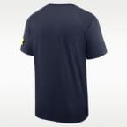 Playera universitaria Nike Dri-FIT para hombre Michigan Premium Performance