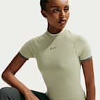 Damski top o dopasowanym kroju z krótkim rękawem Nike Sportswear