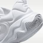 ヤニス イモータリティ 3 "Pearly Whites" バスケットボールシューズ