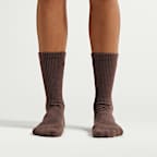 NikeSKIMS Women's Dri-FIT Pilates Grip Crew Socks (1 Pair)