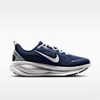 Tenis de correr en pavimento de la NFL para hombre Nike Vomero 18 (Dallas Cowboys)