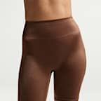 Shorts de ciclismo de 18 cm de tiro medio para mujer NikeSKIMS Satin Shine