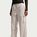 Pants cargo de estilo funcional de tiro medio holgados para mujer Nike Sportswear