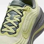 Nike Vomero Plus SE Women's Road Running Shoes