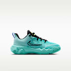 Giannis Immortality 4-basketballsko til større børn