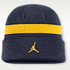 Gorro con dobladillo universitario marca Jordan para hombre Michigan Primetime Utility Campus