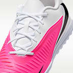 Tacos de futbol para pasto sintético (turf) Nike Phantom 6 Low Club