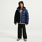 Giacca puffer ampia con cappuccio Therma-FIT Nike Sportswear "All Day Play" – Ragazzo/a