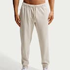 Joggers de alto rendimiento Dri-FIT con protección contra los rayos UV para hombre Nike Primary NanoKnit