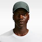 Nike Dri-FIT Club strukturálatlan, fém Swoosh-sal díszített sapka