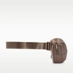 กระเป๋าพาดลำตัว Nike Aura (2 ล.)