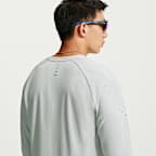 Nike Stride 男款 Dri-FIT 跑步鬆餅格紋圓領上衣
