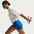 NikeSKIMS gutteshorts i skinnende sateng med mellomhøyt liv (5 cm) og snøring til dame