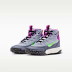 Botas para niños grandes con detalles reflejantes Nike Terrascout