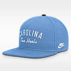 Gorra universitaria Nike Dri-FIT ajustable para hombre North Carolina Legacy Pro