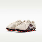 Tacos de fútbol para terrenos múltiples de corte low para niños grandes Nike United Jr. Tiempo Maestro Academy