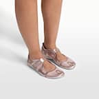 나이키스킴스 리프트 새틴 여성 신발