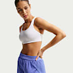 Shorts de correr Dri-FIT ADV de tiro medio de 8 cm con forro de ropa interior para mujer Nike AeroSwift