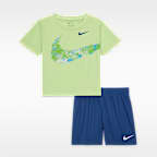 Conjunto de playera tipo jersey con gráfico y shorts de malla para bebé (12 a 24 meses) Nike E1D1