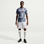 Haut de foot à manches courtes d'avant-match Nike Dri-FIT Pologne 2026 Avant-match pour homme