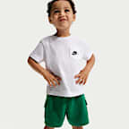 Conjunto de playera con bolsillo y shorts de French Terry para bebé Nike Sportswear