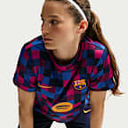 Playera de futbol Nike Dri-FIT para antes del partido para mujer, FC Barcelona