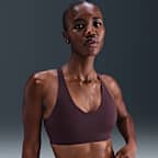 Bra deportivo Nike Universa con almohadilla de media sujeción para mujer
