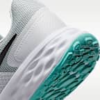 รองเท้าวิ่งโร้ดรันนิ่งผู้หญิง Nike Revolution 6