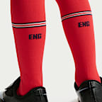 Kit de 3 piezas de fútbol Nike Replica para niños talla pequeña England local 2026 Stadium