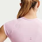 Playera de correr de manga tipo casquillo Dri-FIT para mujer Nike Tempo Swoosh