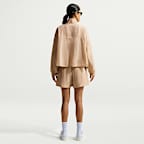 Nike Sportswear laza szabású, magas derekú, könnyű, hasadásgátló női rövidnadrág