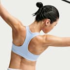 สปอร์ตบราผู้หญิงเสริมฟองน้ำ Nike Swoosh Medium Support
