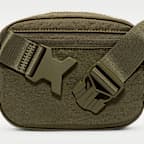 กระเป๋าพาดลำตัว Nike Aura (2 ล.)