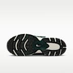 ナイキ V5 RNR ウィメンズシューズ リフレクティブ (再帰反射) アクセント付き