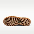 ナイキ エア フォース 1 ラックス メンズシューズ