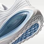 Nike Vomero Plus Straßenlaufschuh (Herren)
