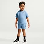 Conjunto de playera y shorts Tech Fleece para infantil Nike
