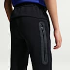 Chelsea F.C. Tech Fleece Older Kids' (Boys') Nike Football Trousers