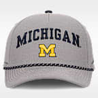 Gorra universitaria marca Jordan ajustable para hombre Michigan Rise Rope