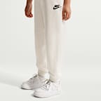 Conjunto de sudadera con gorro y pantalones de entrenamiento para niños talla pequeña Nike Retro Remix