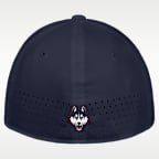Gorra universitaria Nike Dri-FIT para hombre UConn Sideline