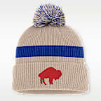 Gorro con dobladillo y pompón Nike de la NFL para hombre Buffalo Bills Rewind Peak