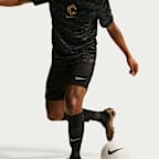 Playera de futbol de manga corta Nike Dri-FIT del C.D. Guadalajara alternativa Pre-Match para hombre
