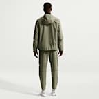 Chamarra Windrunner Nike Tech Dri-FIT de tejido Woven y cierre completo para hombre