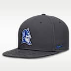 Gorra universitaria Nike Dri-FIT ajustada para hombre Duke Pro